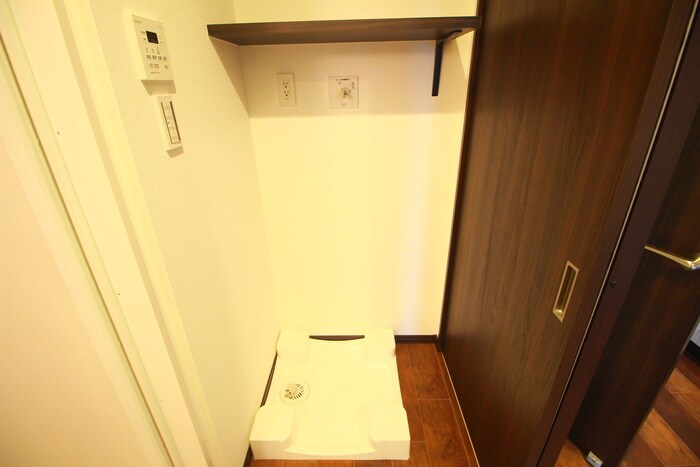 物件内観写真14　(洗濯機置場)