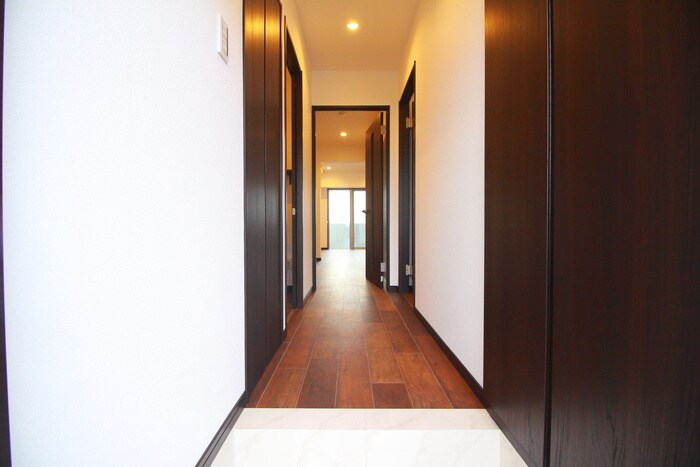 物件内観写真16　(玄関)