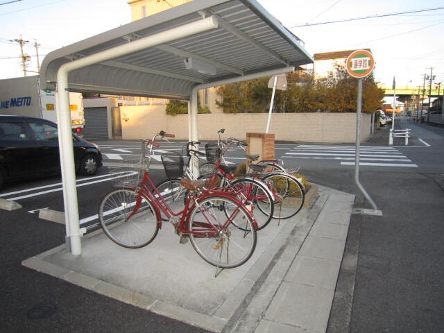 物件外観写真3　(駐輪場)