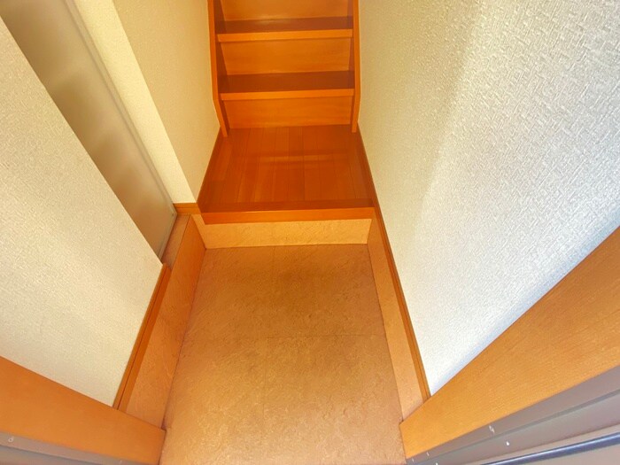 物件内観写真18　(玄関)