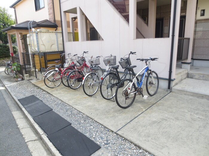 物件外観写真3　(駐輪場)