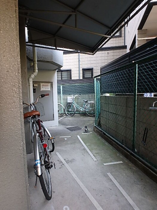物件外観写真5　(駐輪場)