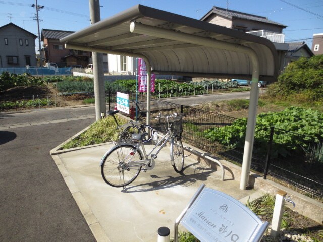 物件外観写真3　(駐輪場)