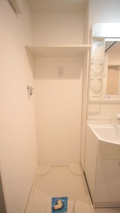 物件内観写真8　(洗濯機置場)