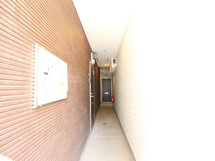 物件外観写真4　(エントランス部分)