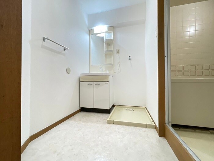 物件内観写真12　(洗濯機置場)
