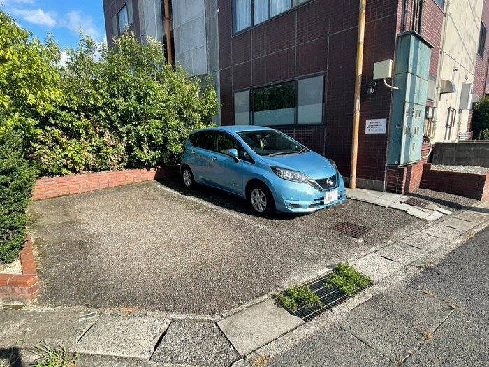 物件外観写真3　(駐車場)