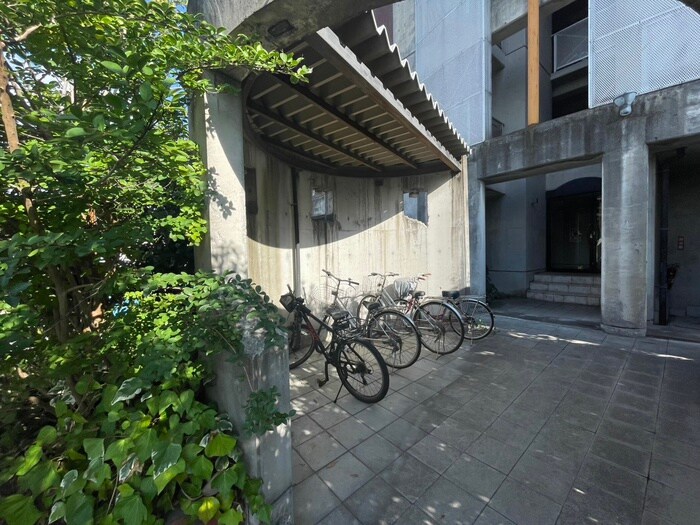 物件外観写真4　(駐輪場)