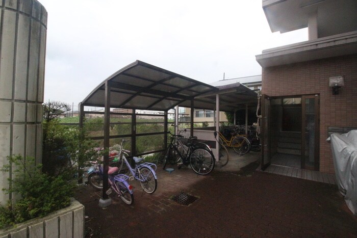 物件外観写真5　(駐輪場)