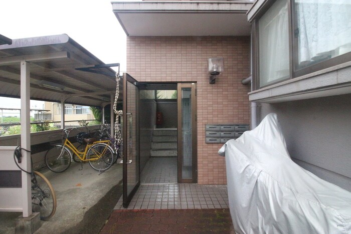 物件外観写真6　(エントランス部分)
