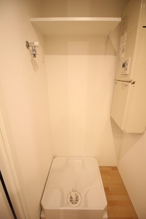 物件内観写真14　(洗濯機置場)