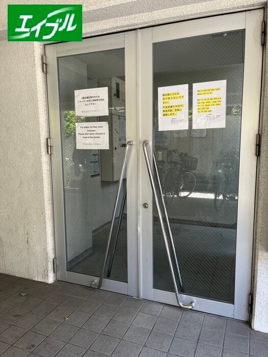 物件外観写真2　(エントランス部分)