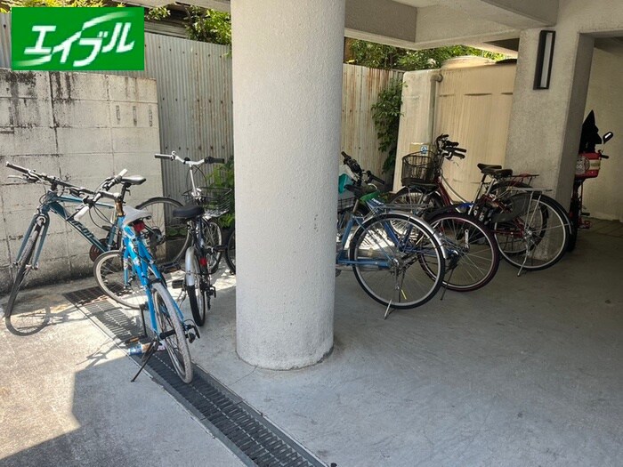 物件外観写真5　(駐輪場)