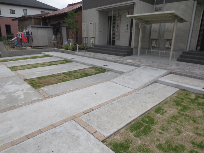 物件外観写真3　(駐車場)