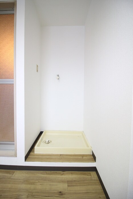 物件内観写真10　(洗濯機置場)