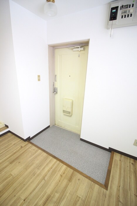 物件内観写真16　(玄関)