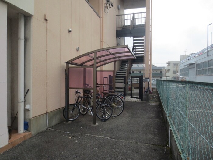 物件外観写真3　(駐輪場)