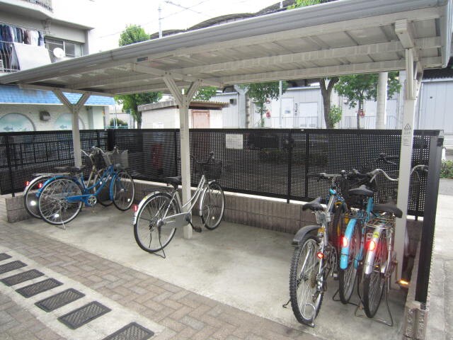 物件外観写真3　(駐輪場)
