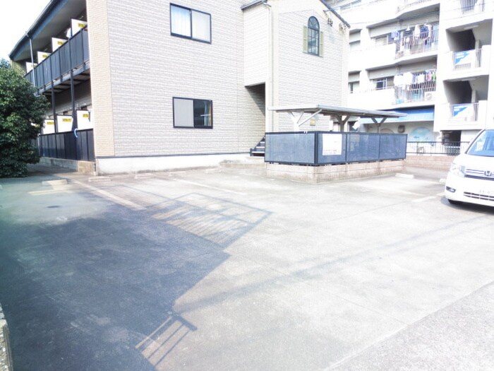 物件外観写真6　(駐車場)