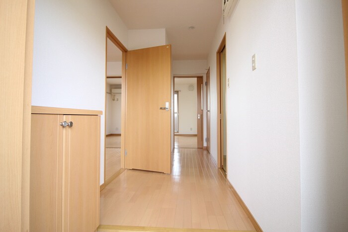 物件内観写真9　(玄関)