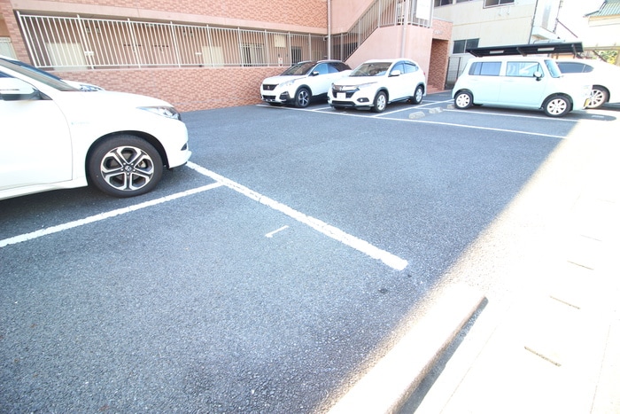 物件外観写真3　(駐車場)