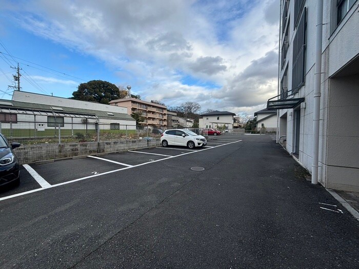 物件外観写真2　(駐車場)