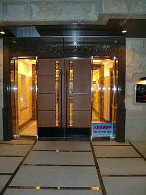 物件外観写真2　(エントランス部分)