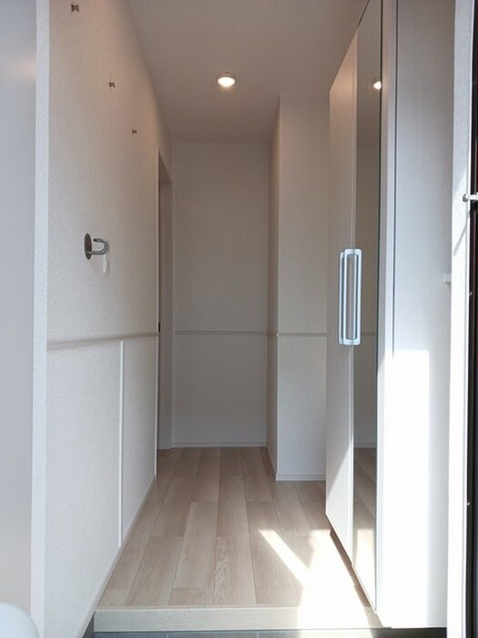 物件内観写真10　(玄関)