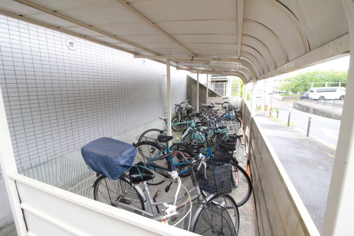 物件外観写真3　(駐輪場)