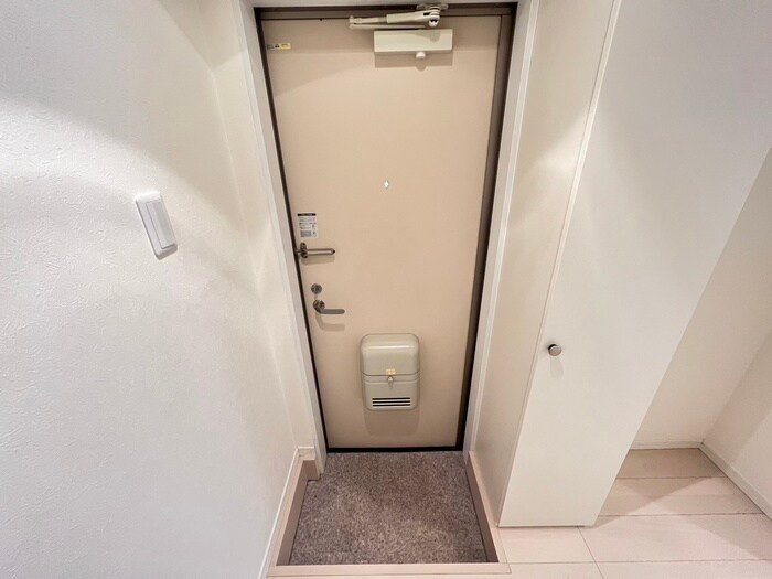 物件内観写真16　(玄関)