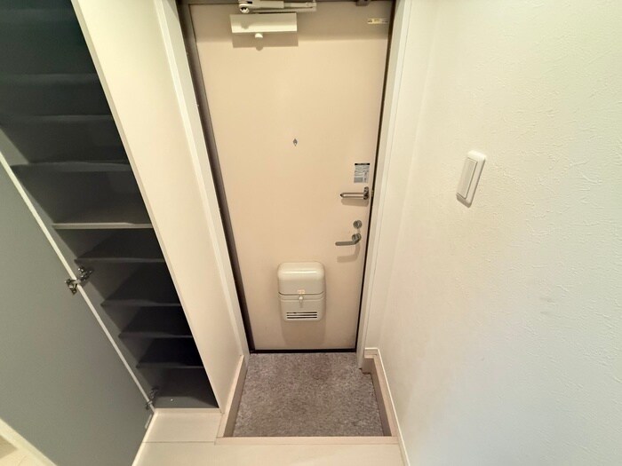 物件内観写真16　(玄関)