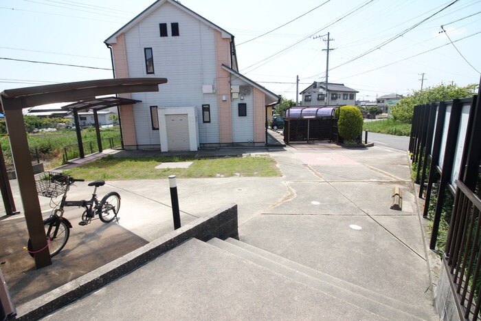 物件外観写真5　(駐車場)