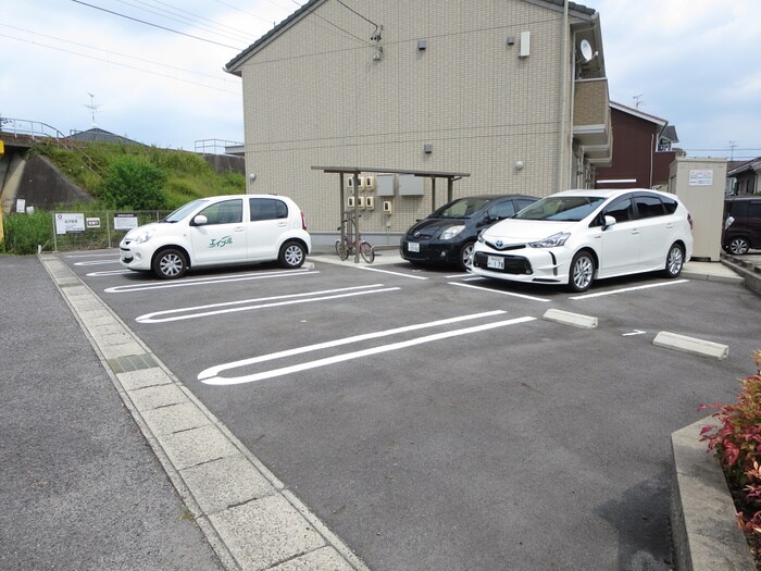 物件外観写真2　(駐車場)