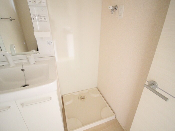 物件内観写真12　(洗濯機置場)