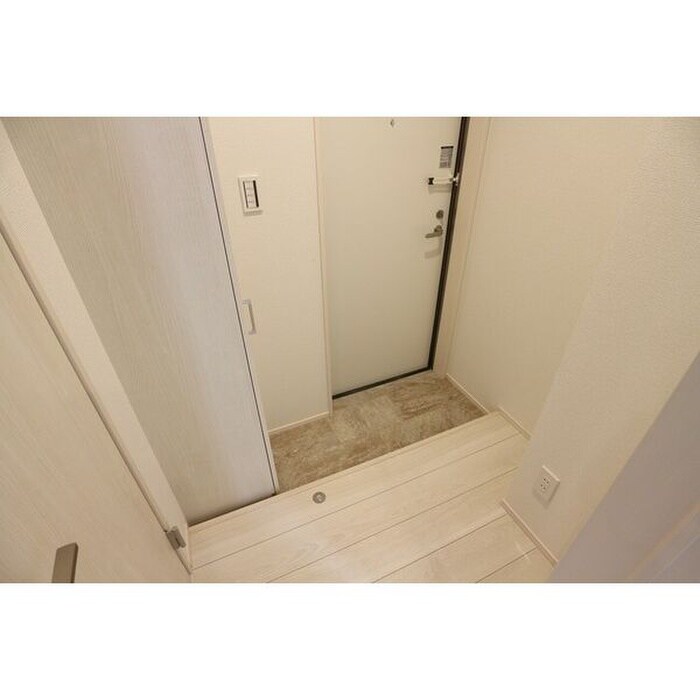 物件内観写真11　(玄関)