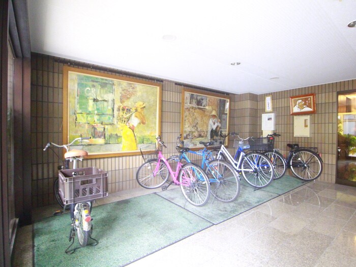 物件外観写真4　(駐輪場)