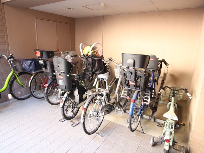 物件外観写真5　(駐輪場)