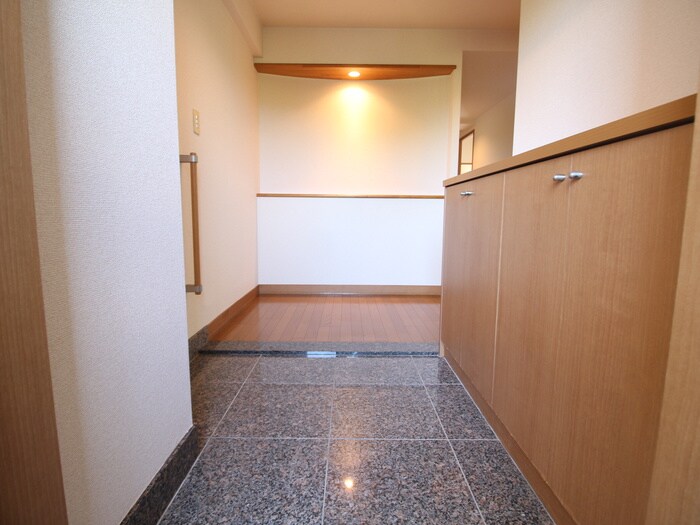 物件内観写真13　(玄関)