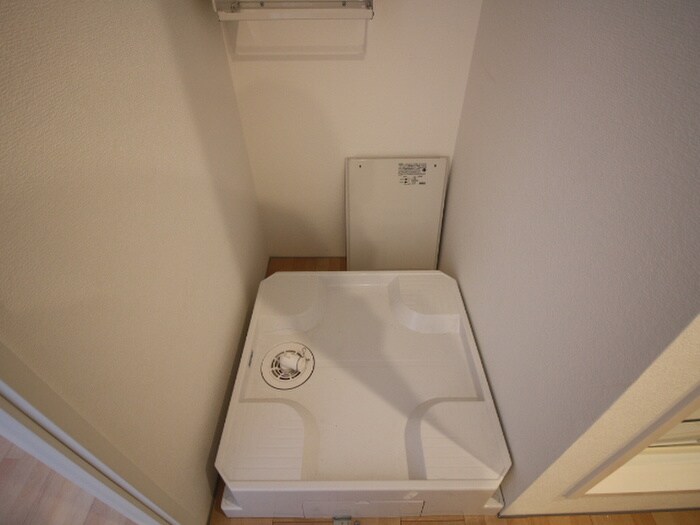 物件内観写真10　(洗濯機置場)