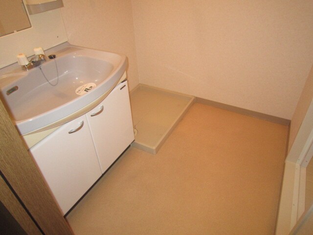 物件内観写真12　(洗濯機置場)