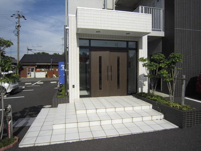 物件外観写真2　(エントランス部分)