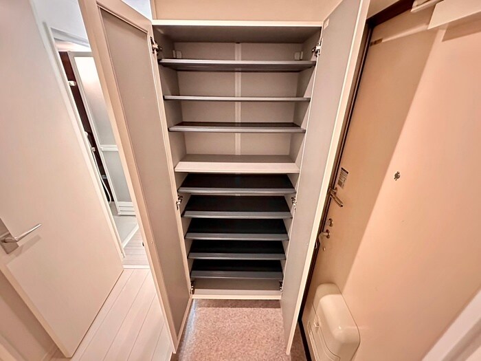 物件内観写真18　(靴箱)