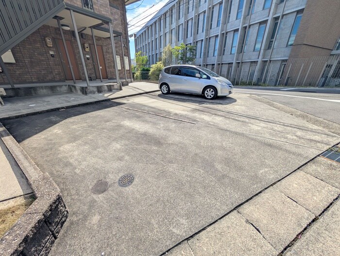 物件外観写真5　(駐車場)