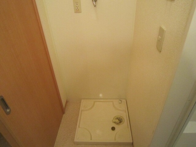 物件内観写真11　(洗濯機置場)