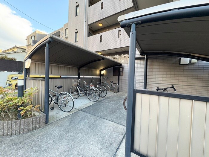 物件外観写真3　(駐輪場)
