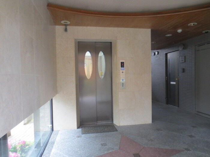 物件外観写真5　(エントランス部分)