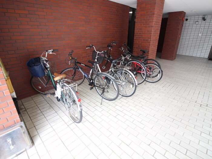 物件外観写真4　(駐輪場)