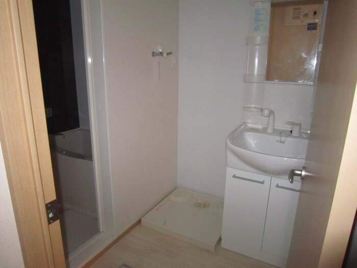 物件内観写真13　(洗濯機置場)