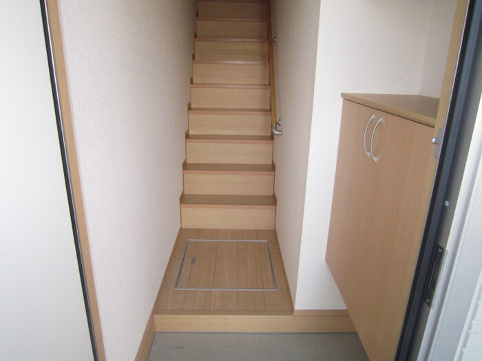 物件内観写真16　(玄関)