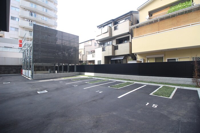 物件外観写真3　(駐車場)